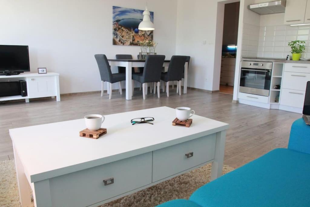 Przestronny Apartament Centrum Miedzy 2 Jeziorami Apartment Opolznevoye Bagian luar foto